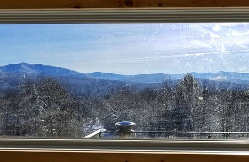Harrietstown Casa | Hermosa casa Adirondack durante todo el año con privacidad, bañera de hidromasaje y vistas impresionantes