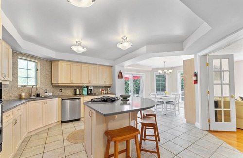 South Bruce Peninsula Villa | Beautifull Sauble Falls Villia minutes to the beach