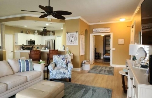 Burnt Store Marina Condominio | Beautifully appointed 3 bedroom condo with amazing marina views!