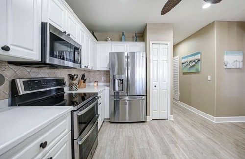 Burnt Store Marina Condominio | Beautifully appointed 3 bedroom condo with amazing marina views!