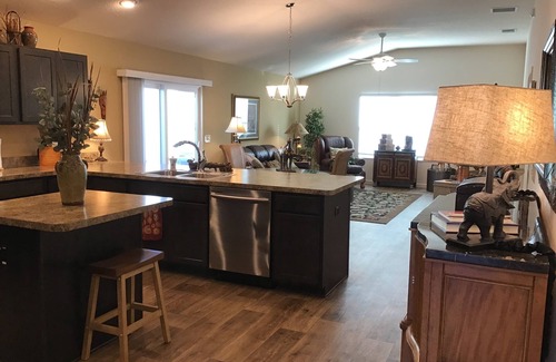 The Villages Casa | BEAUTIFULLY Decorated 2/2 Sm Dog Friendly w/NEW GAS GOLF CART, BBQ & BICYCLES