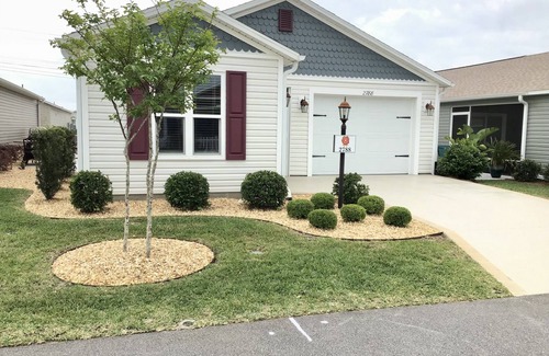 The Villages Casa | BEAUTIFULLY Decorated 2/2 Sm Dog Friendly w/NEW GAS GOLF CART, BBQ & BICYCLES