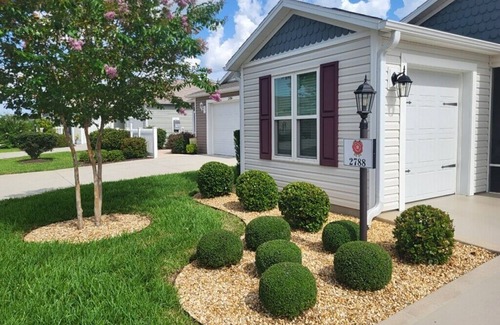 The Villages Casa | BEAUTIFULLY Decorated 2/2 Sm Dog Friendly w/NEW GAS GOLF CART, BBQ & BICYCLES