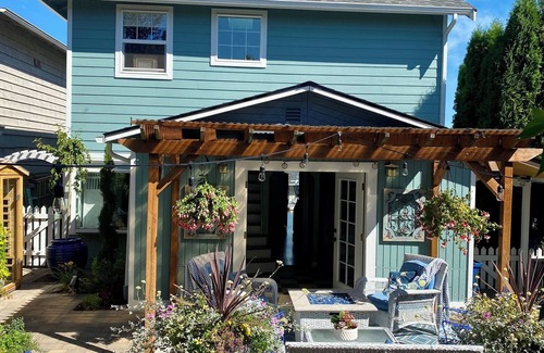 Silver Lake Casa | Beautifully decorated, furnished 3-story home w/upper & main decks w/viewsofLake