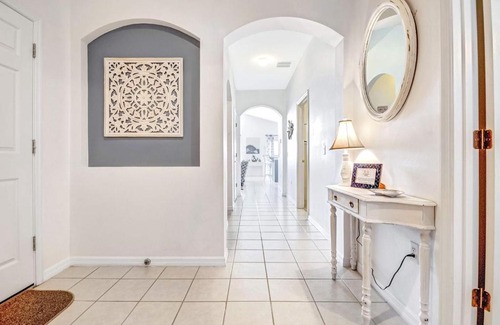Highgate Park Casa | Beautifully Decorated Remodeled Pool Home