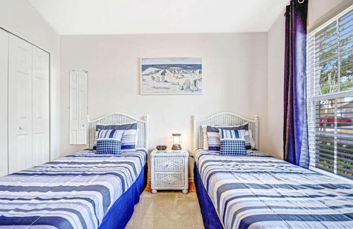 Highgate Park Casa | Beautifully Decorated Remodeled Pool Home