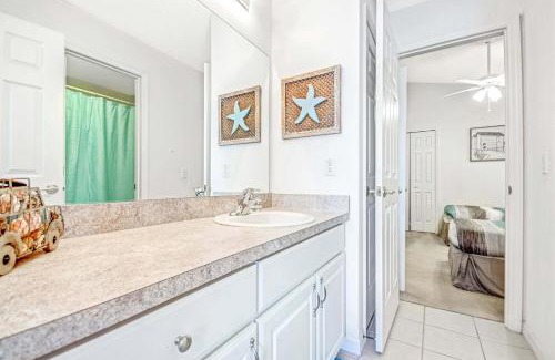 Highgate Park Casa | Beautifully Decorated Remodeled Pool Home