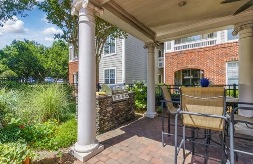 Provincetowne Apartamento | Beautifully decorated 2BR 2BA apartment home heart of Ballantyne