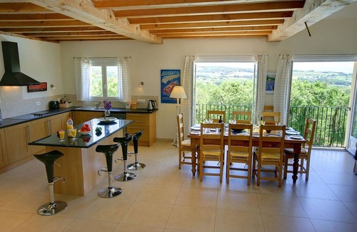 Martel Villa | Beautifully Finished House, Modern Interiors, Private Heated Pool & Fabulous Location near Martel!