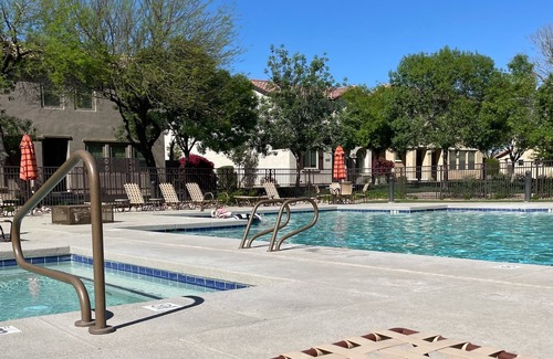 Power Ranch Condominio | Escapada bellamente amueblada a pocos minutos del aeropuerto Allegiant.