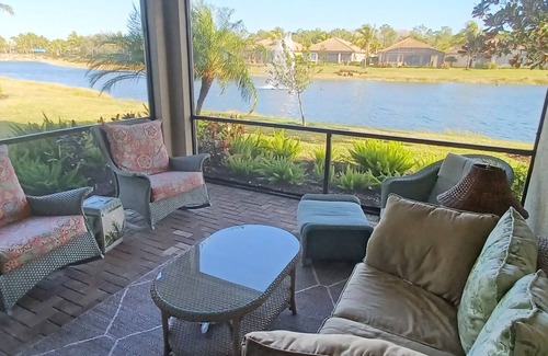 Bonita Springs Villa | Beautifully maintained & appointed villa close to beaches, shops & entertainment