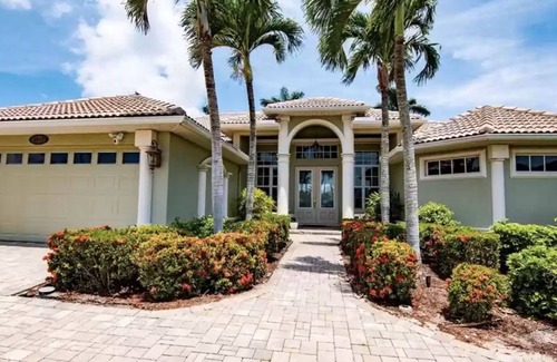 Pelican Casa | Beautifully maintained 4 bed/2 bath on canal w/pool & sailboat access
