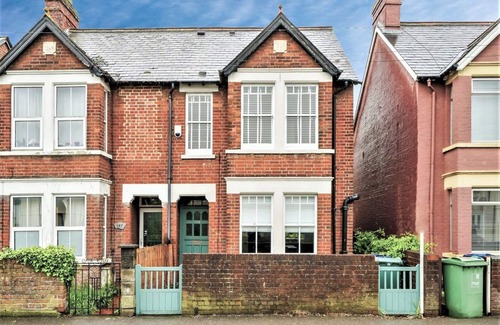 Cowley Casa | Beautifully presented, spacious and conveniently located Edwardian home