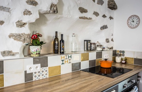 Pouzols-Minervois Casa | Casa bellamente restaurada en fuerte medieval con terraza y fabulosas vistas