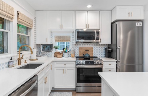 Surfman's Walk Casa | Beautifully renovated 3 bedroom home in Surfman's Walk near East Beach!