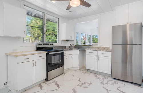 Lanikai Casa | Beautifully remodeled Lanikai house,spacious inside alot of green space outside