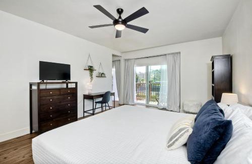 Carlsbad Casa | Beautifully Remodeled - Private Balcony - Pool View - BBQ Access - Gated Reserved Parking