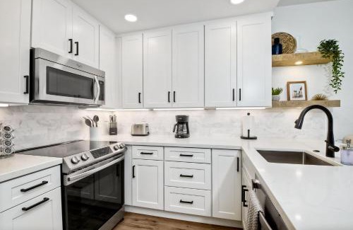 Carlsbad Casa | Beautifully Remodeled - Private Balcony - Pool View - BBQ Access - Gated Reserved Parking