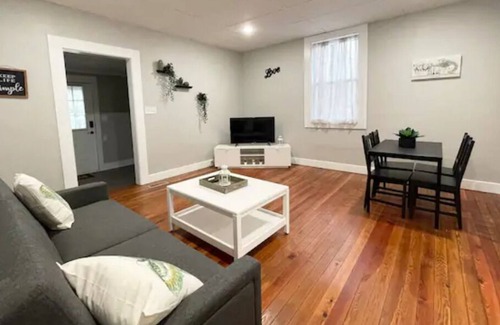 Franklin Casa | Beautifully Remodeled 2bd/2ba, Sleeps 7!