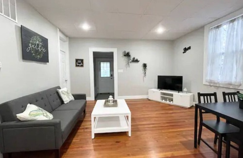 Franklin Casa | Beautifully Remodeled 2bd/2ba, Sleeps 7!