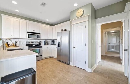 Jonestown Villa | Beautifully REMODELED villa in the hollows/lake Travis/ quartz countertops, etc