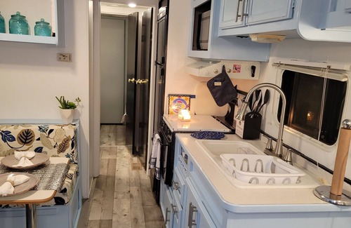 Kennebunk Alquiler De RV | Beautifully remodeled RV in family park with pool
