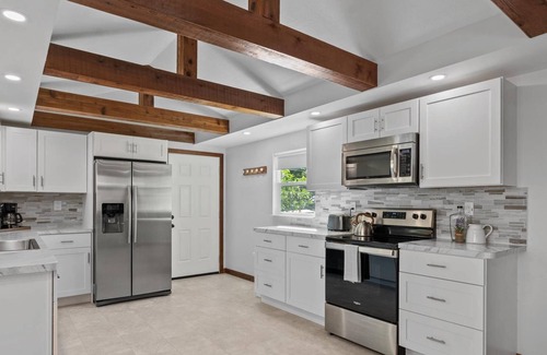 Palm Harbor Casa | Beautifully Renovated 3 BD Home w/office to WHF! Walking Distance to World Famous Beaches!