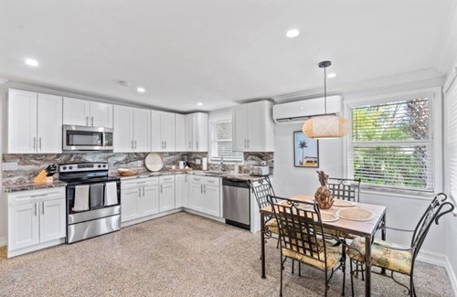 South Beach Casa | Beautifully Renovated 5 bedroom Vero Beach by RedAwning