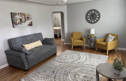 Salem Casa | Beautifully Renovated 2 bedroom/1 bath Cottage-Like Hideaway!