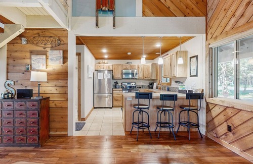 McCall Casa | Beautifully renovated, golf-course-front home with 2 decks - near SP & downtown