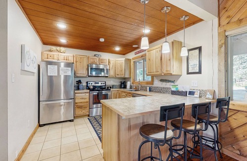 McCall Casa | Beautifully renovated, golf-course-front home with 2 decks - near SP & downtown