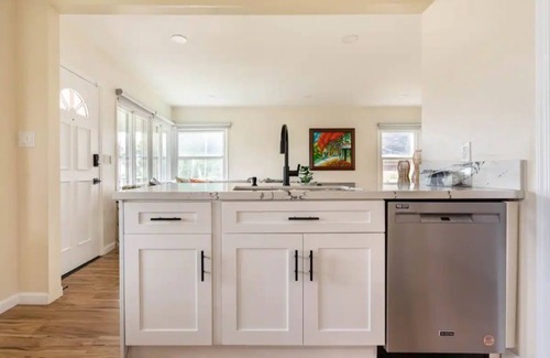 Del Aire Casa | Newly upgraded Luxury 2 Bedroom Home!