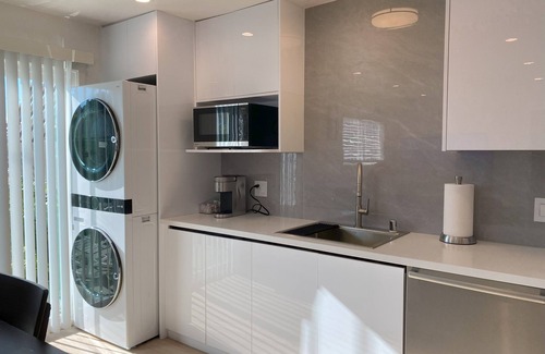 Sharp Park Condominio | Beautifully Renovated 2B1B Private Backyard Steps to Beach Free Parking