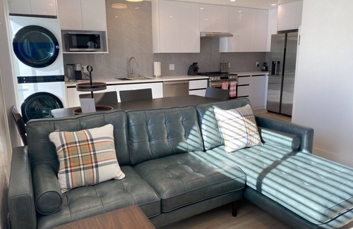 Sharp Park Condominio | Beautifully Renovated 2B1B Private Backyard Steps to Beach Free Parking