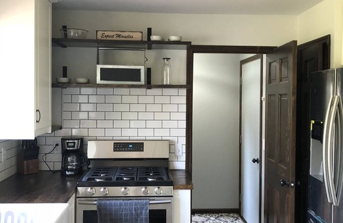 Saugatuck Casa | Bellamente renovada casa con privacidad ~ Fire Pit ~ Minutes To Downtown!