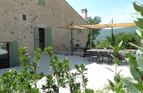 Vallo di Nera Casa | Refugio del siglo XVI bellamente restaurado con piscina infinita y vistas impresionantes