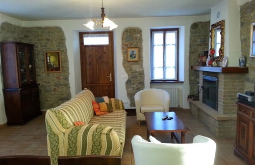 Vernasca Otro | BEAUTIFULLY RESTORED 3 BEDROOM FARMHOUSE, in the green hills of Emilia