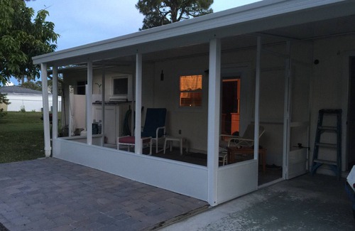 Grove City Casa | Bellamente restaurada casa de playa con deslizamiento de barco disponible.