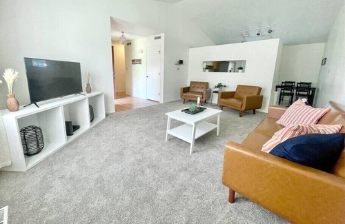 Acton Casa | Beautifully Updated 3bd/2ba, 2 Car Garage!