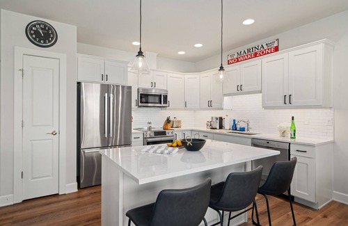 Quincy Condominio | Beautifully Updated Crescent Bar Condo FREE GOLF