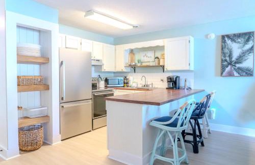 Surfside Beach Casa | Beautifully Updated 1 Bedroom Condo-Golf Colony 19-D-Only 2 Miles To The Beach!
