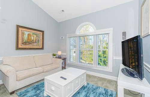 Myrtle Beach Casa | Beautifully Updated Top Floor 1 Bedroom Condo - Riverwalk at Arrowhead Country Club - Unit 302