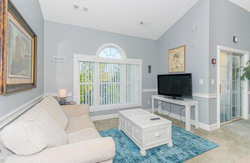 Myrtle Beach Casa | Beautifully Updated Top Floor 1 Bedroom Condo - Riverwalk at Arrowhead Country Club - Unit 302