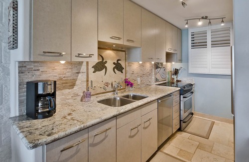 Maalaea Condominio | Bellamente actualizado, frente a la playa, planta baja ... ¡Vacaciones de ensueño!