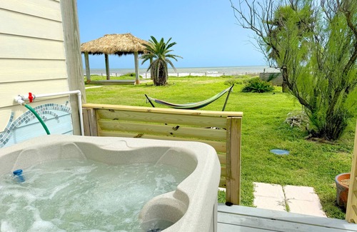 Port Bolivar Apartamento | Beauty and the Beach™ Lighthouse - Amazing Romantic Getaway and a Wedding Venue