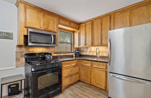Northside Casa | Beauty by the Park 3 BDS PET Friendly FAST WI-FI ECHO
