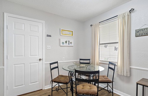 Northside Casa | Beauty by the Park 3 BDS PET Friendly FAST WI-FI ECHO