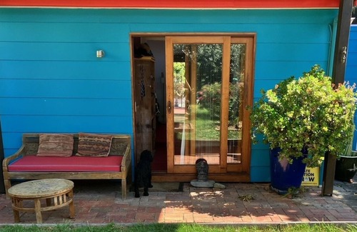 Wallaga Lake Casa | Beauty Point beach house: elegant, bright, comfortable and pet-friendly.nn