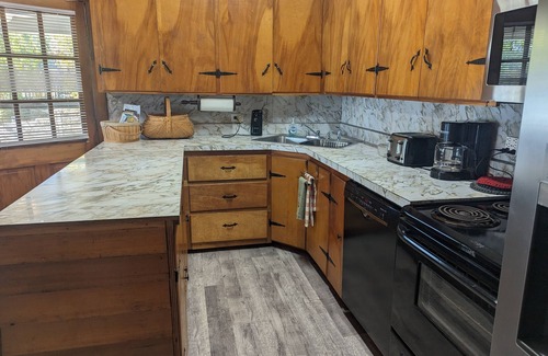 Florence Casa | Beaver Den Rustic lake house right on shoals Creek and Wilson lake