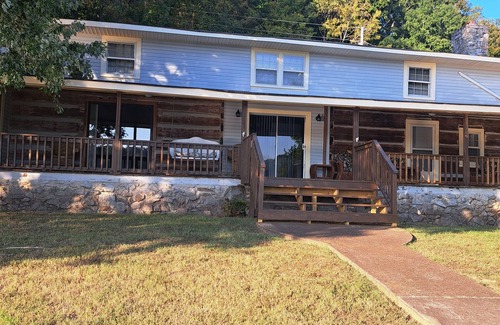 Florence Casa | Beaver Den Rustic lake house right on shoals Creek and Wilson lake